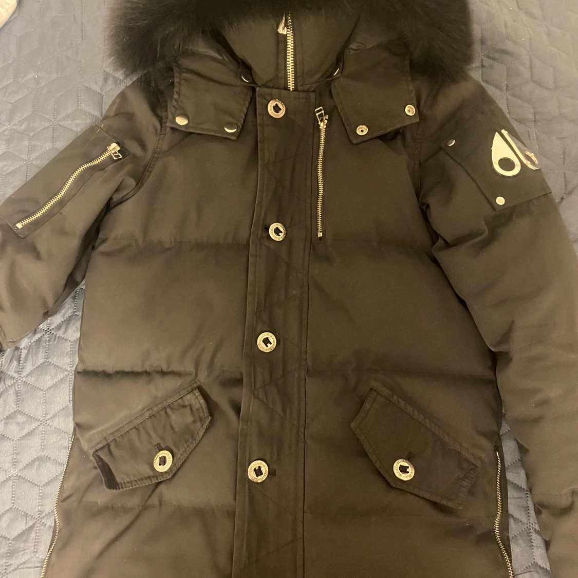 Svart dunjacka från Moose Knuckles