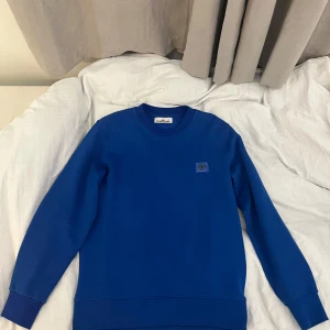 Stone Island Sweatshirt  - Väldigt fräsch stone sweatshirt använd 1-3 gånger, storlek S. Hör av dig vid frågor eller funderingar 