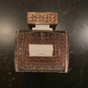Coeur Privé Eau de Parfum - Oanvänd parfym, original kartong finns. Fin flaska med hjärtan💕Tryck inte på köp nu, skriv till mig istället