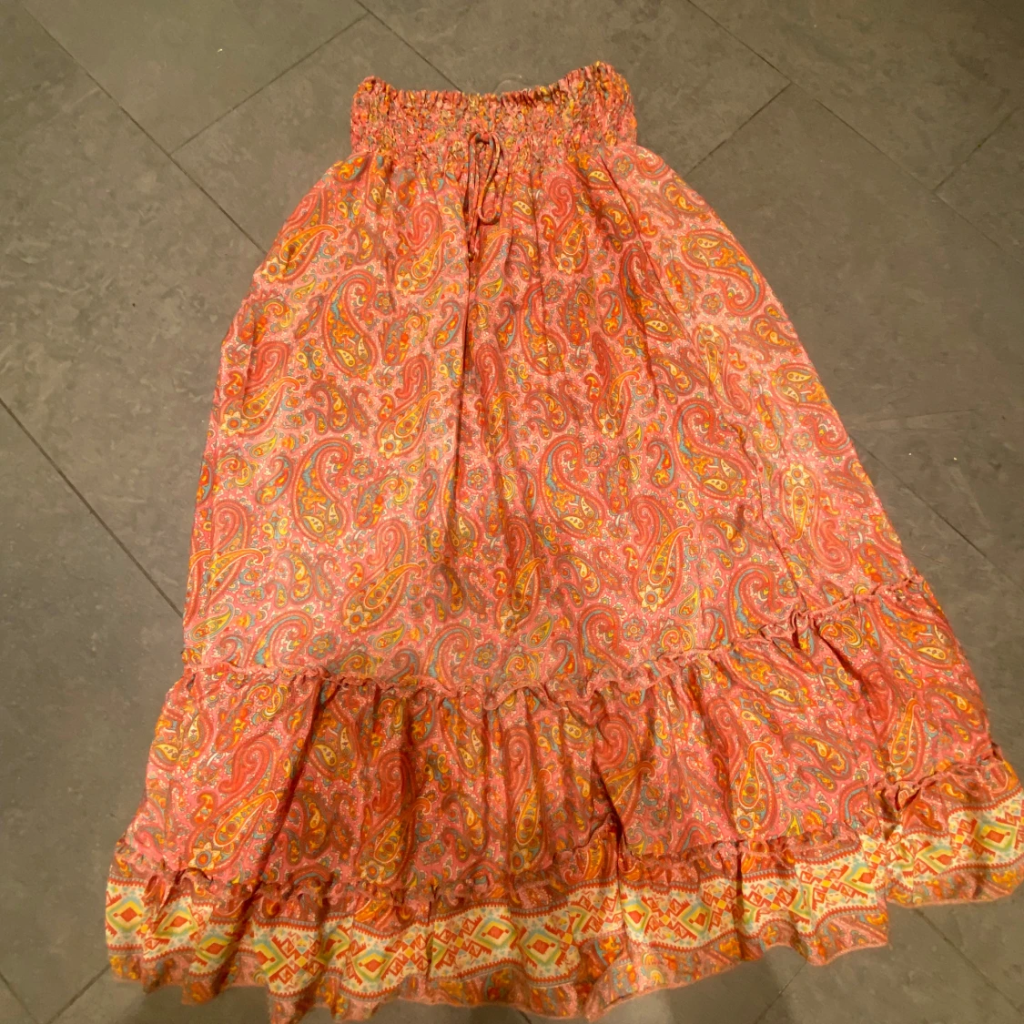  långkjol från Qnuz