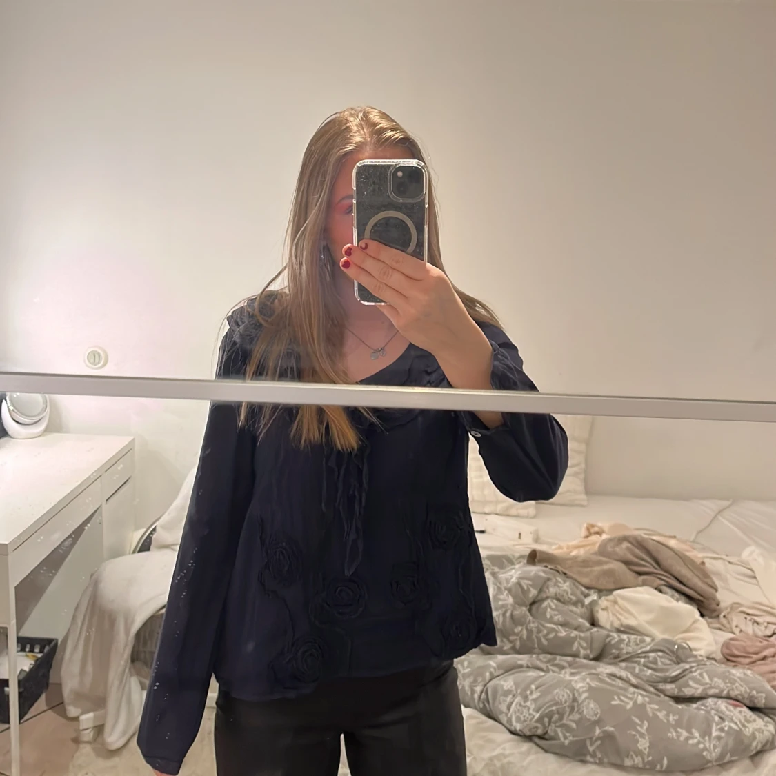 Svart blus med snörning - 1