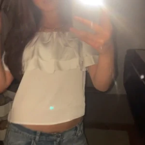 Vit offshoulder topp - Jättesnygg fest topp från gina