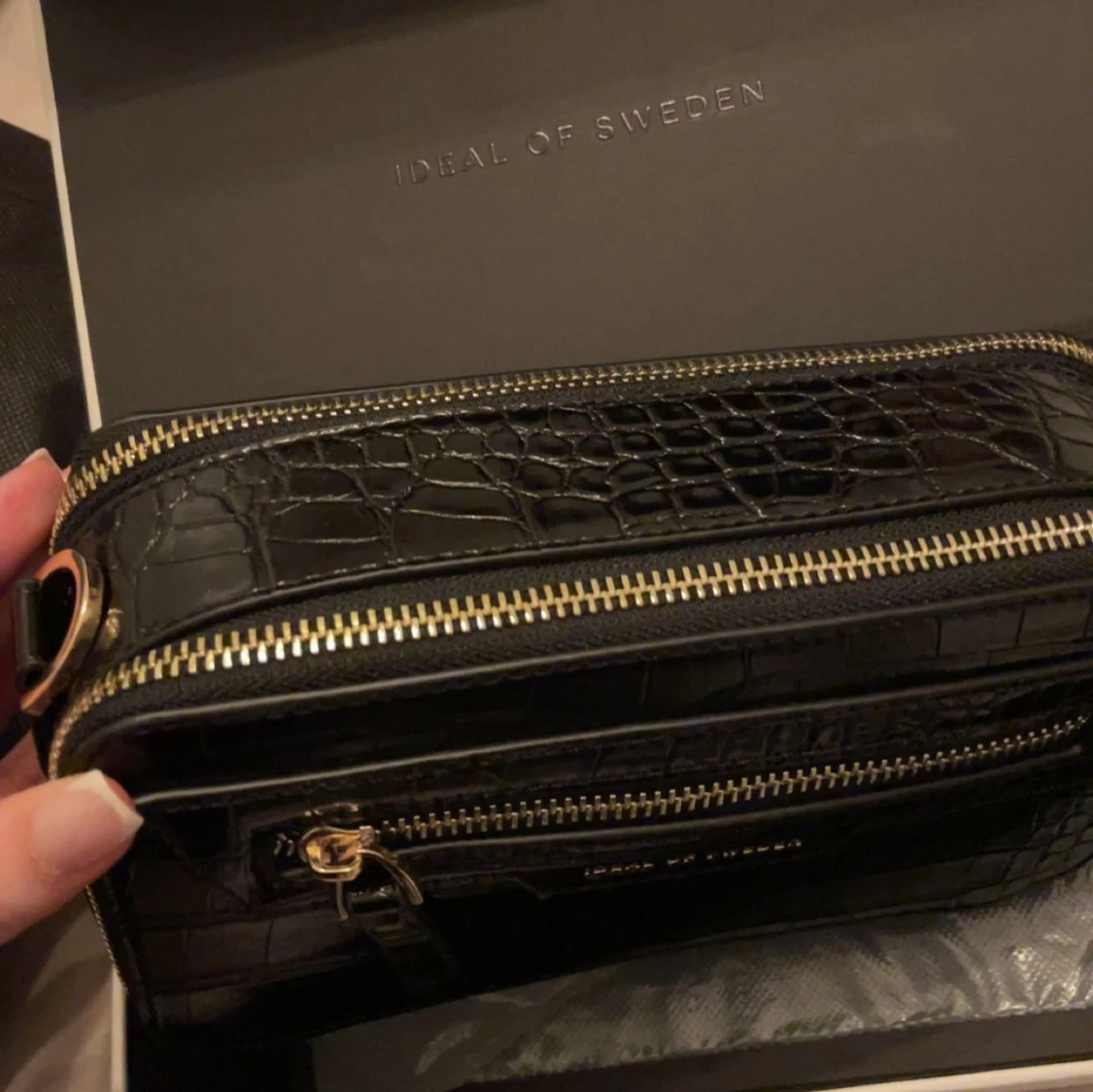 Svart axelväska från Ideal of Sweden - 2