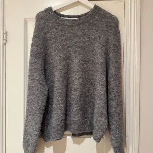 Grå tröja från C.W. - Grå stickad tröja från Carin Wester 