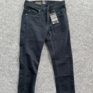 Nya Dickies Rhode Island jeans - Dickies Rhode Island jeans. Oanvända, helt nya. Storlek: 30.  Riktigt feta. Hör av er vid eventuella frågor!!