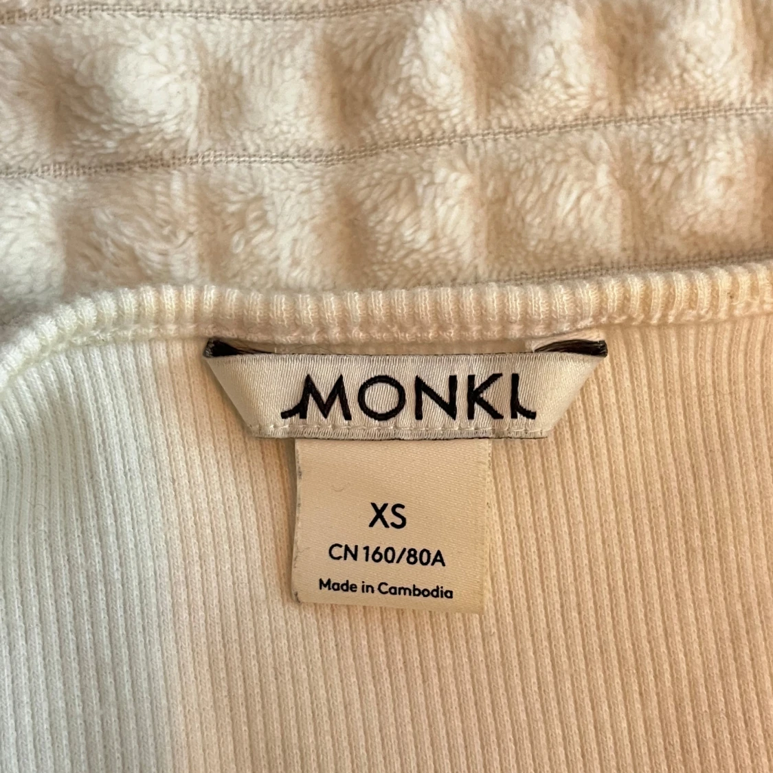 Beige ribbad linnetopp från Monki - 2