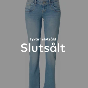 Lågmidjade bootcut ltb jeans - Snygga ljusblå ltb jeans o modellen valerie, storlek 24x30, säljer då de är försmå! skriv för frågor eller egna bilder💕säljer även likadana i svart/nathblå