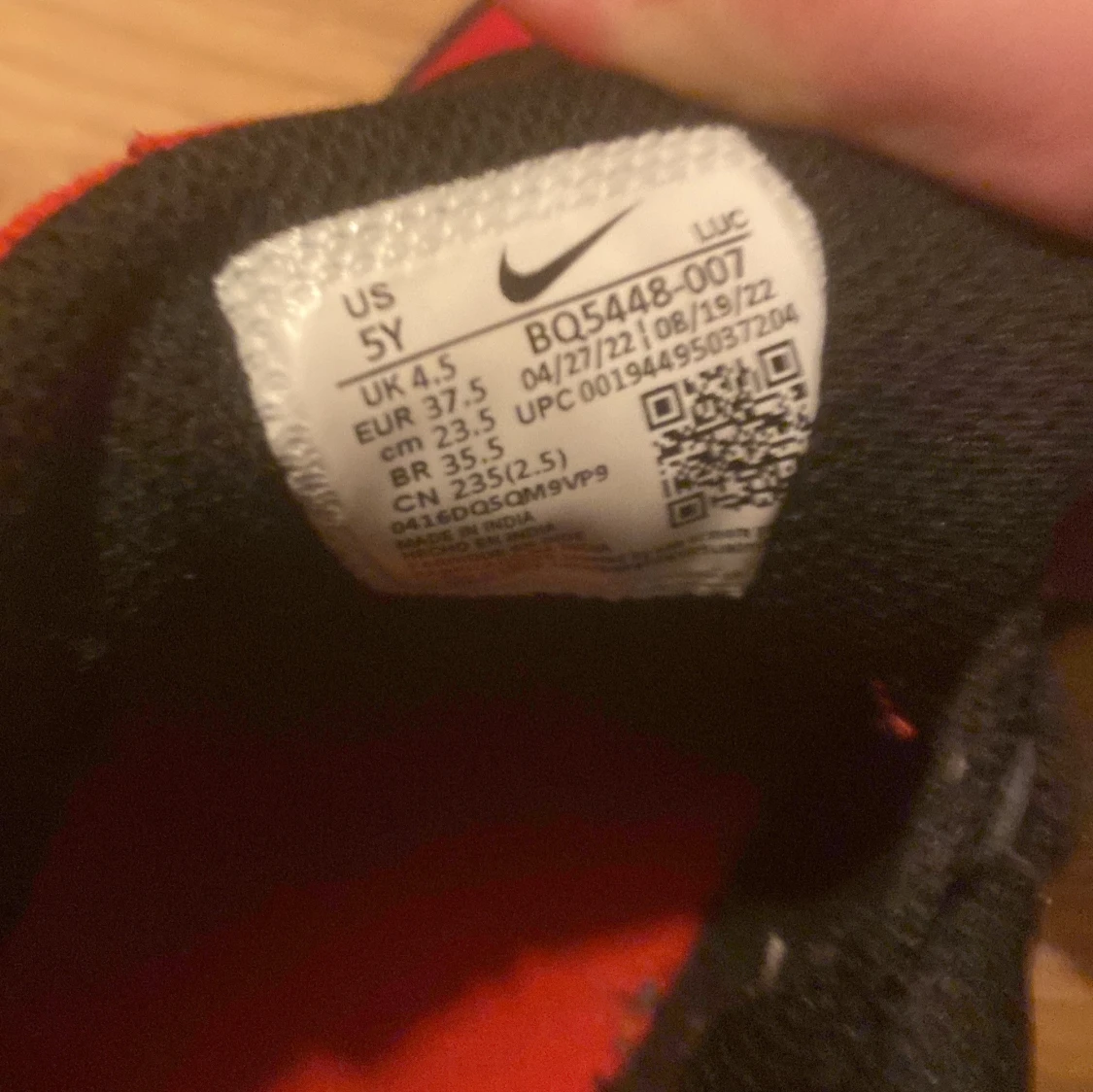 Nike sneakers i rött och svart - 3