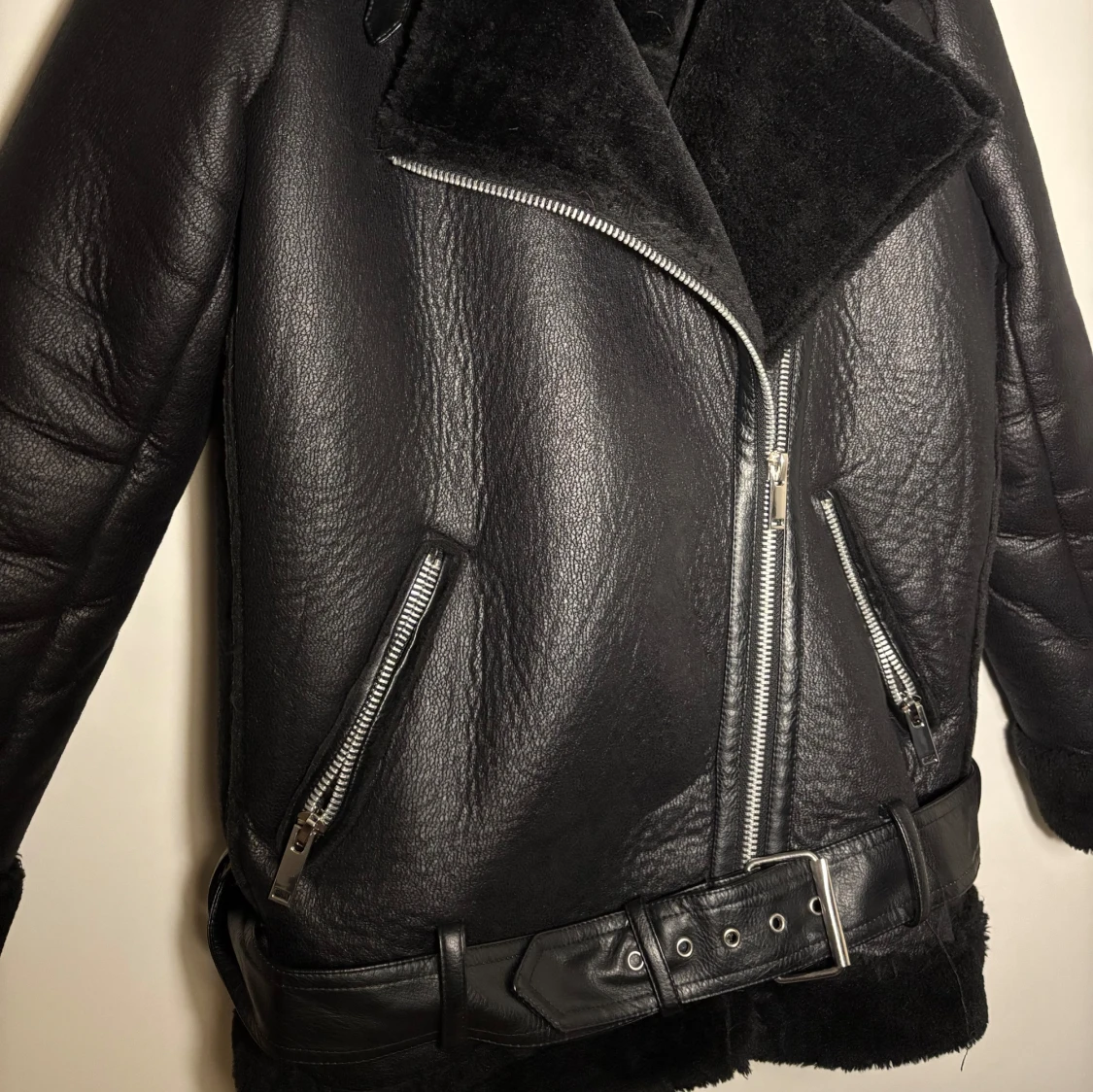 Svart skinnjacka från NA-KD - 3