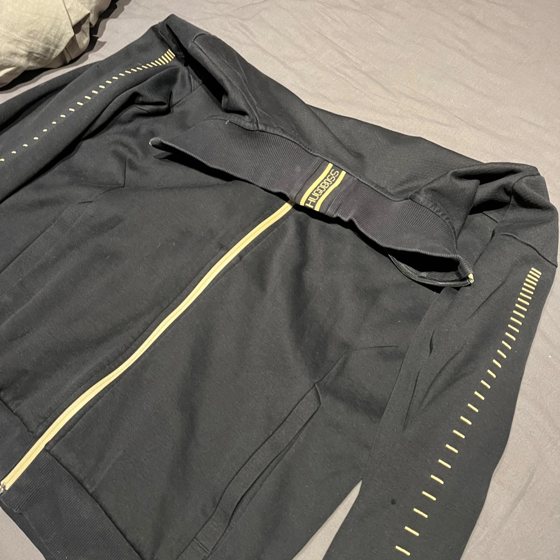 Svart kofta från Hugo Boss - 1