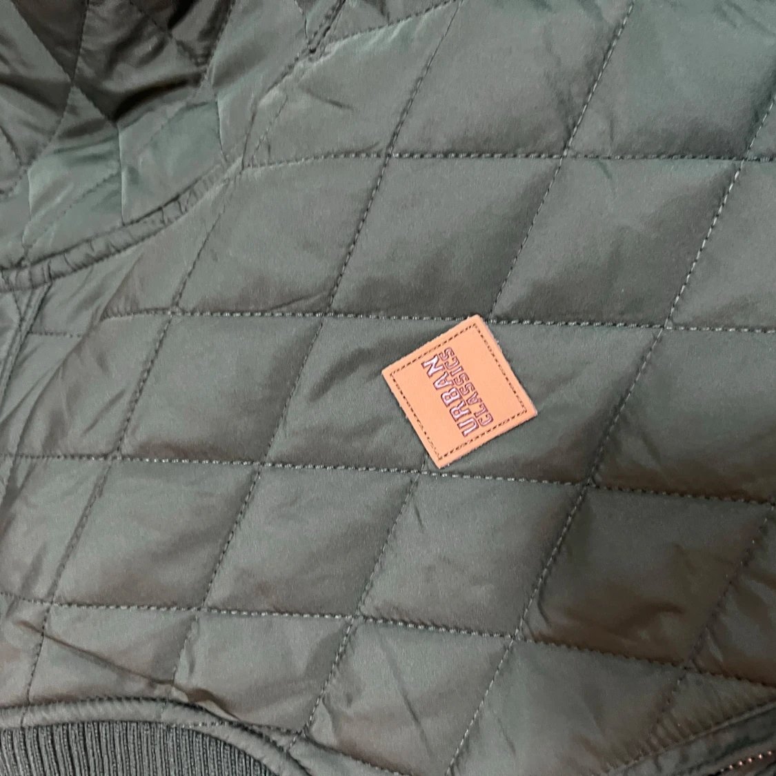 Grön quiltad bomberjacka från Urban Classics - 2