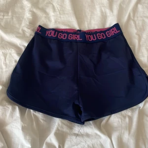 Tränings shorts  - Träning shorts i storlek 146  Bra stick 