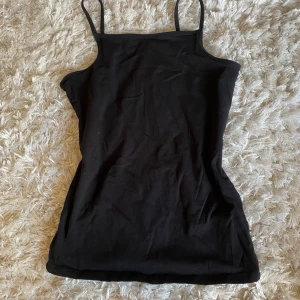 Basic linne från H&M - Fint linne från hm som inte kommer till användning💕 Nästan aldrig använd🫶🏻