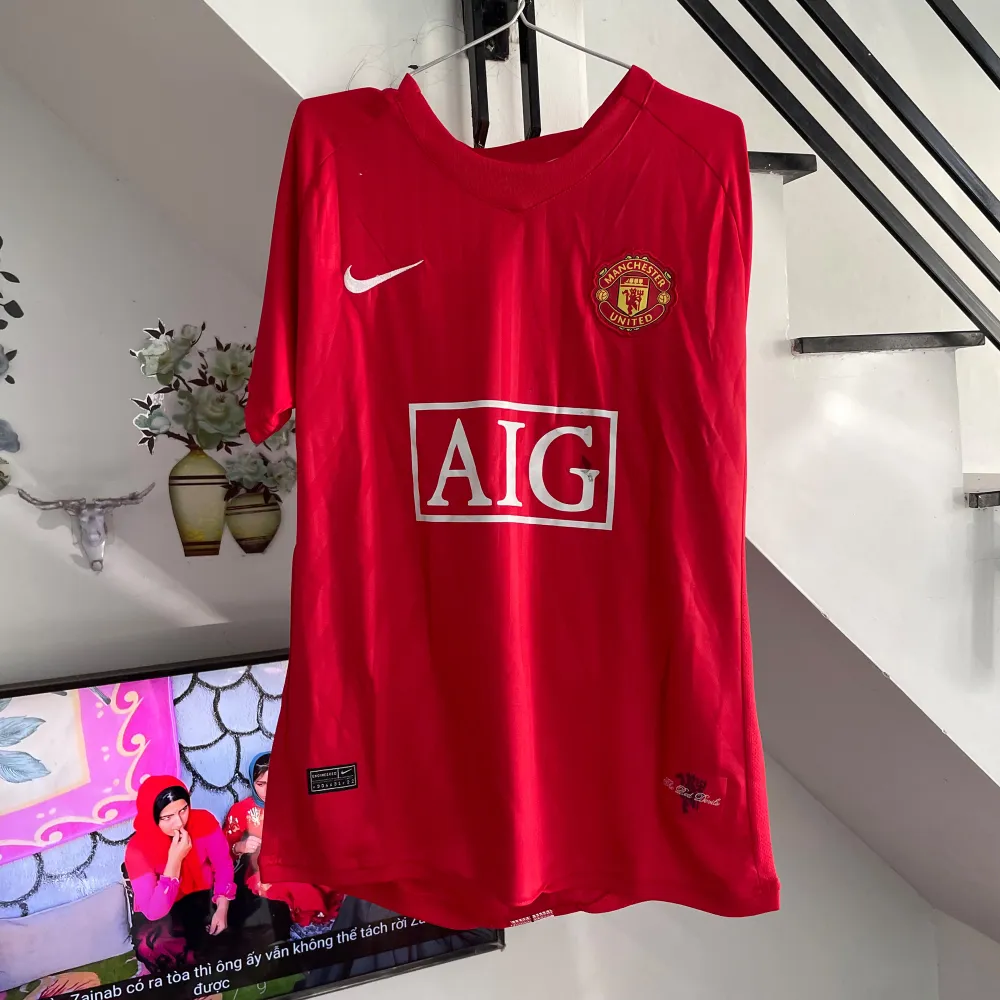 Fin ronaldo tröja från united som väcker mycket nostalgi och känsla. Tröjan är i storlek M men passar även L.. Sportswear.