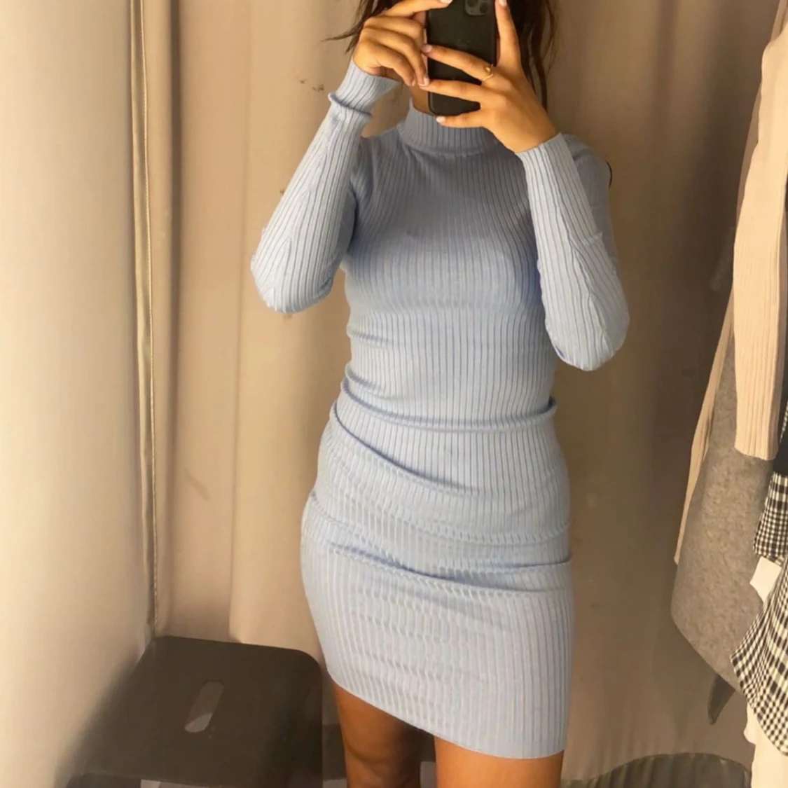 Ljusblå ribbad klänning