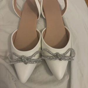 Ballerinaskor - Ballerinaskor med rosett, använda en gång🩷