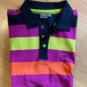 Kortärmad piké  - Randig piké tröja knappt använd