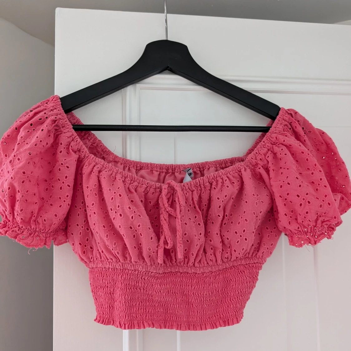 Rosa off-shoulder topp från SISTER