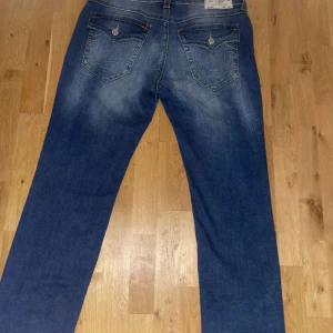 True religion jeans baggy - Äkta feta baggy true religion jeans‼️ Waist 36‼️ Öppen för bud😁 Pris kan diskuteras ‼️ Section Ricky‼️ Skriv i dm innan köp‼️ Använda en gång‼️ nya‼️
