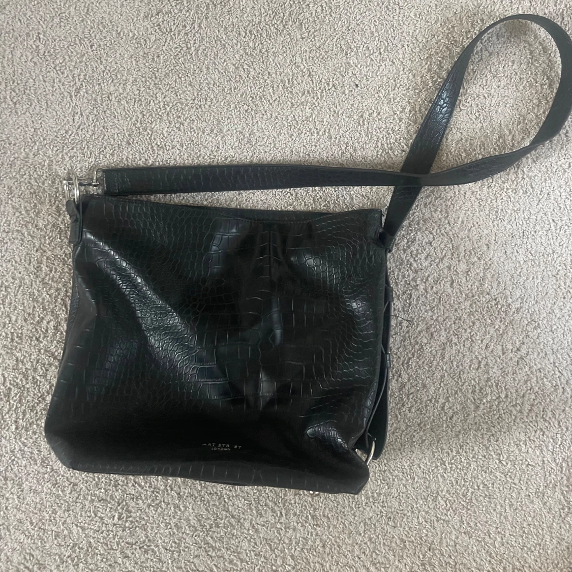 Svart axelväska i skinn - 90