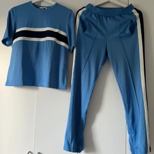 Ganni set XS - Säljes tillsammans!  Båda delarna i storlek XS, i mycket fint skick utan defekter eller andra anmärkningar.   