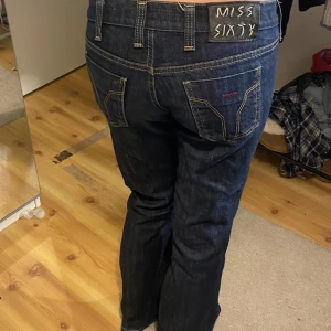 Low waist miss sixty - Jätte fina mörk blåa låg midjade jeans från miss sixty