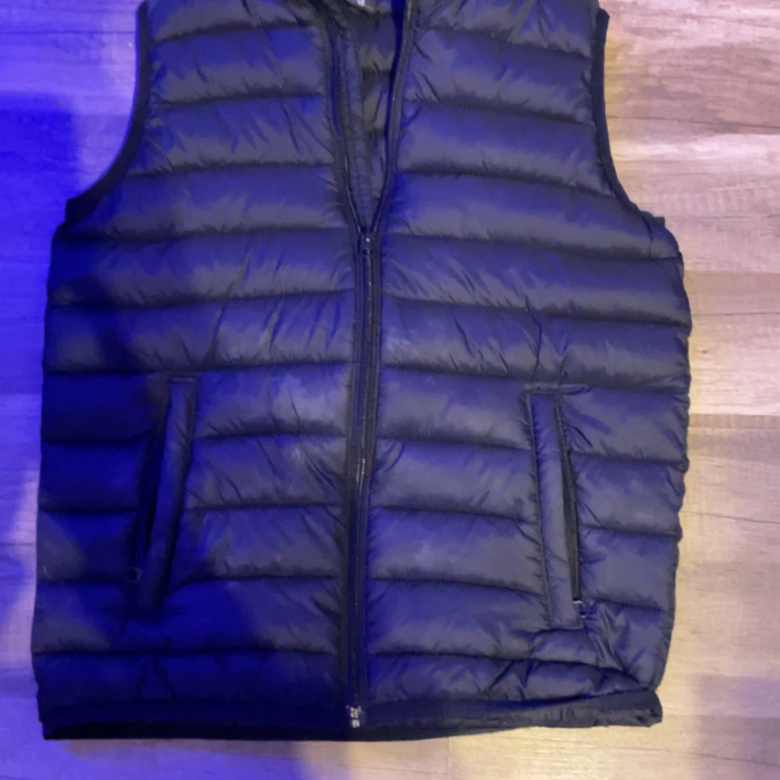 Svart dunväst - 90