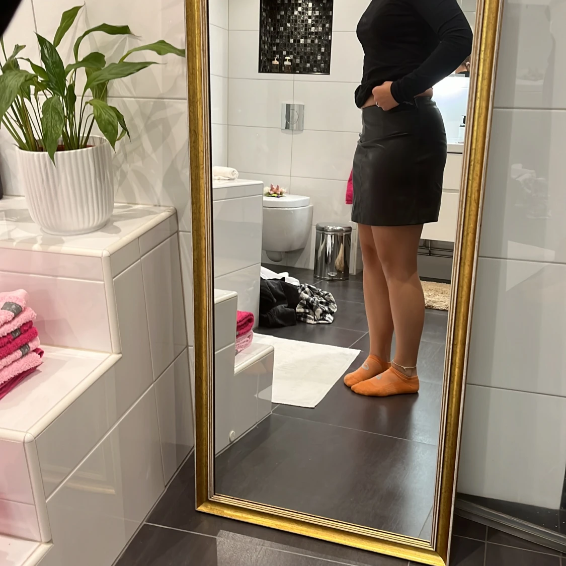 Skin kjol i storlek 36  - 90