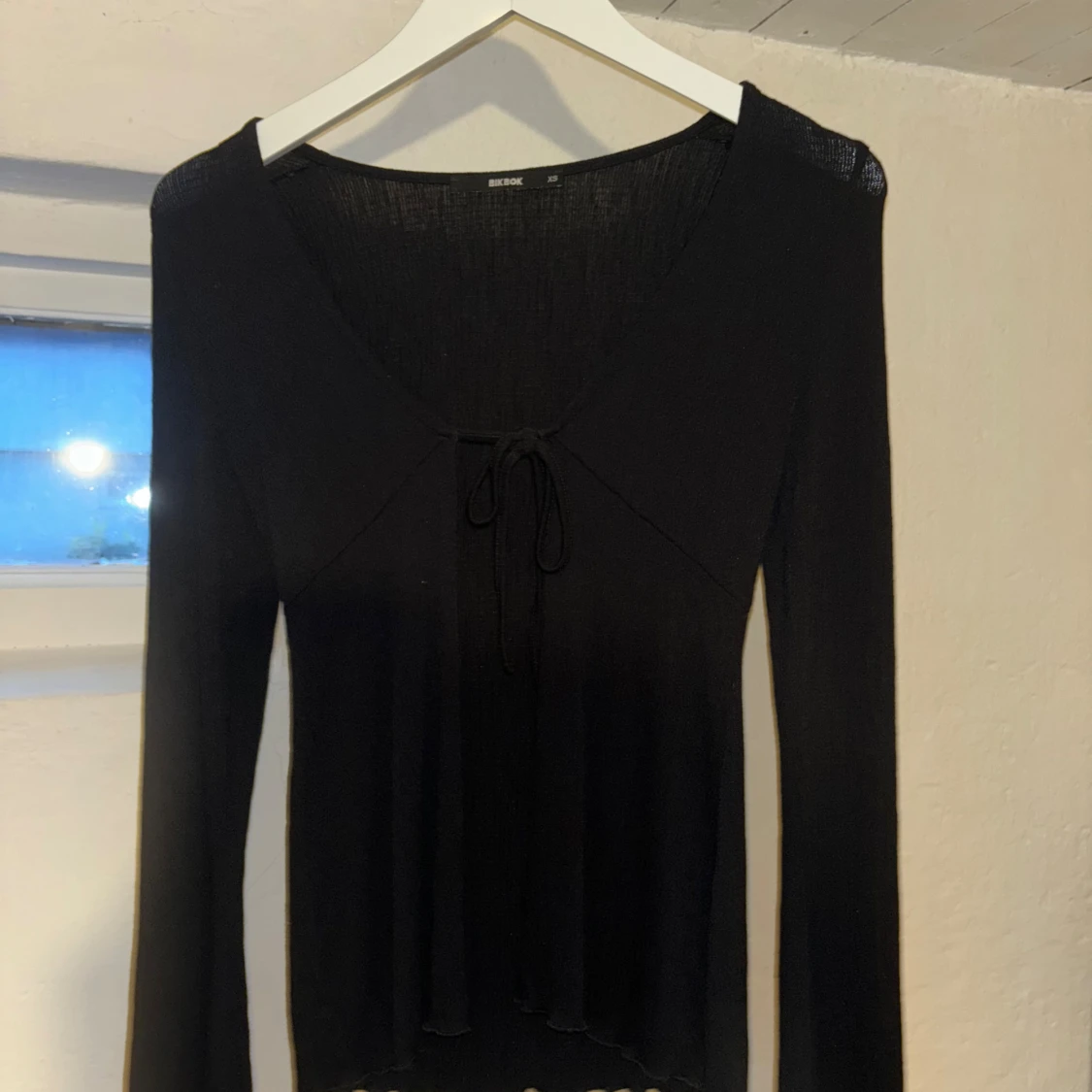 Svart ribbad topp från Bik Bok - 90