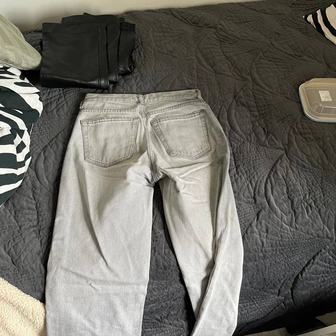 Midrise jeans från Gina  - 91