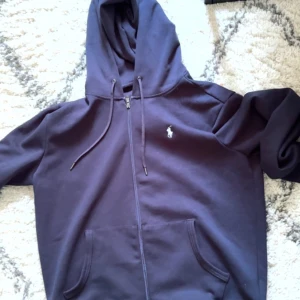 Navy polo ralph lauren zip - Strl M, Passar perfekt på mig som är 182 cm 62kg. Äkta.