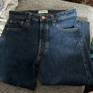 Jeans  - Använda ett fåtal gånger. Så ser nya ut.