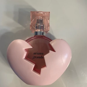 Ariana grande parfym - “thank u, next” använts enstaka gånger, bra skick 