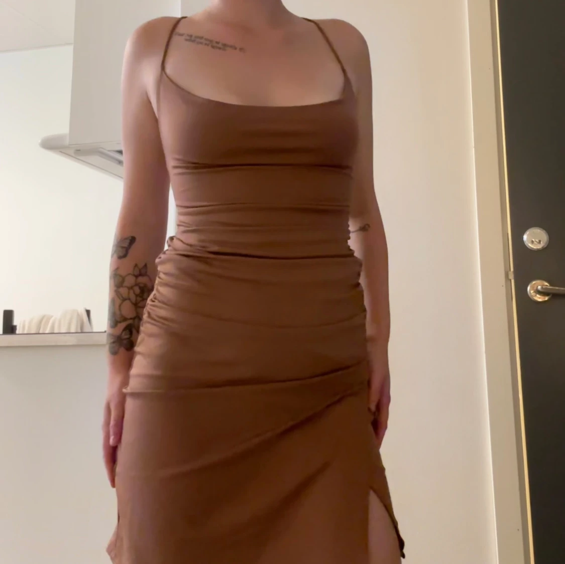 Klänning med öppen rygg - 91