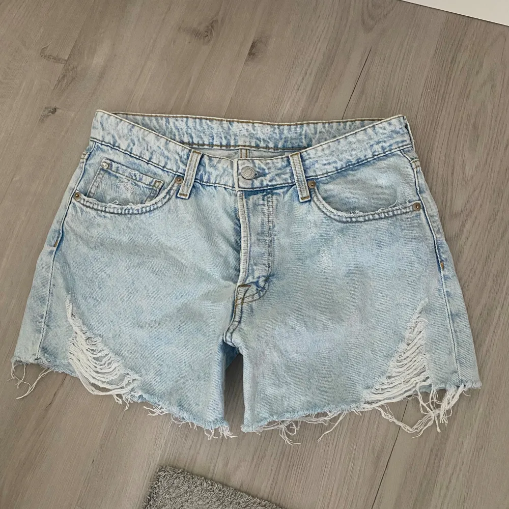 snygga och trendiga jeans shorts! Fin ljus blå färg😍. Shorts.