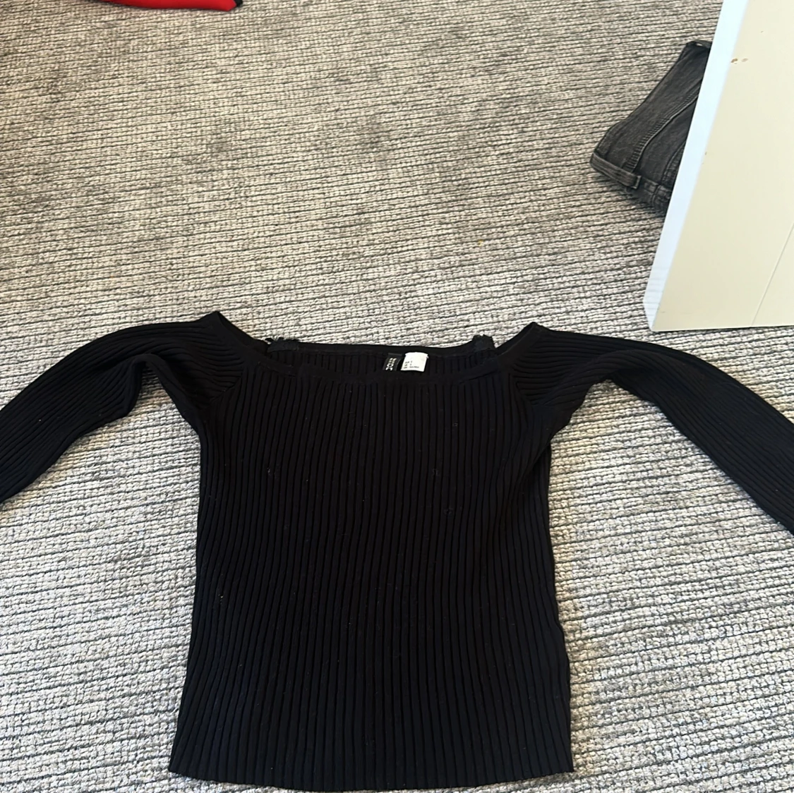 Svart ribbad tröja