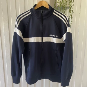 Adidas - Mycket gott skick storlek s herr modell.