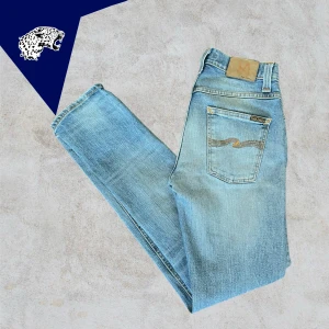 NUDIE JEANS GRIMTIM - Nudie jeans Grim tim | Passform: Slim fit | Skick: 8,5/10 | Strl W29 L32 | Vårt pris 499 kr | Modellen är 180 cm | Hör av dig om du undrar någonting!