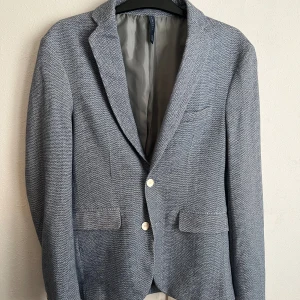 Zara Man - En otroligt fräsch kavaj som har använts ett par gånger men är i mycket bra skick, inga tecken på slitage
