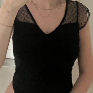 Svart bodysuit - Jätte gullig bodysuit som är svart 