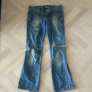 Los waist boot cut - Låg missade jeans med boot cut, kan tyvärr inte visa dom på då de e för små💕💕