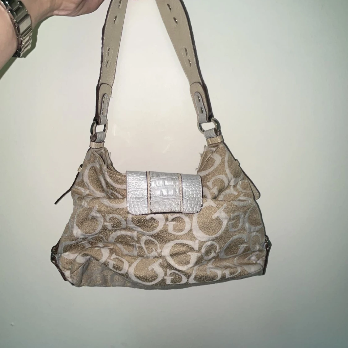 Beige och vit axelväska med mönster - 92