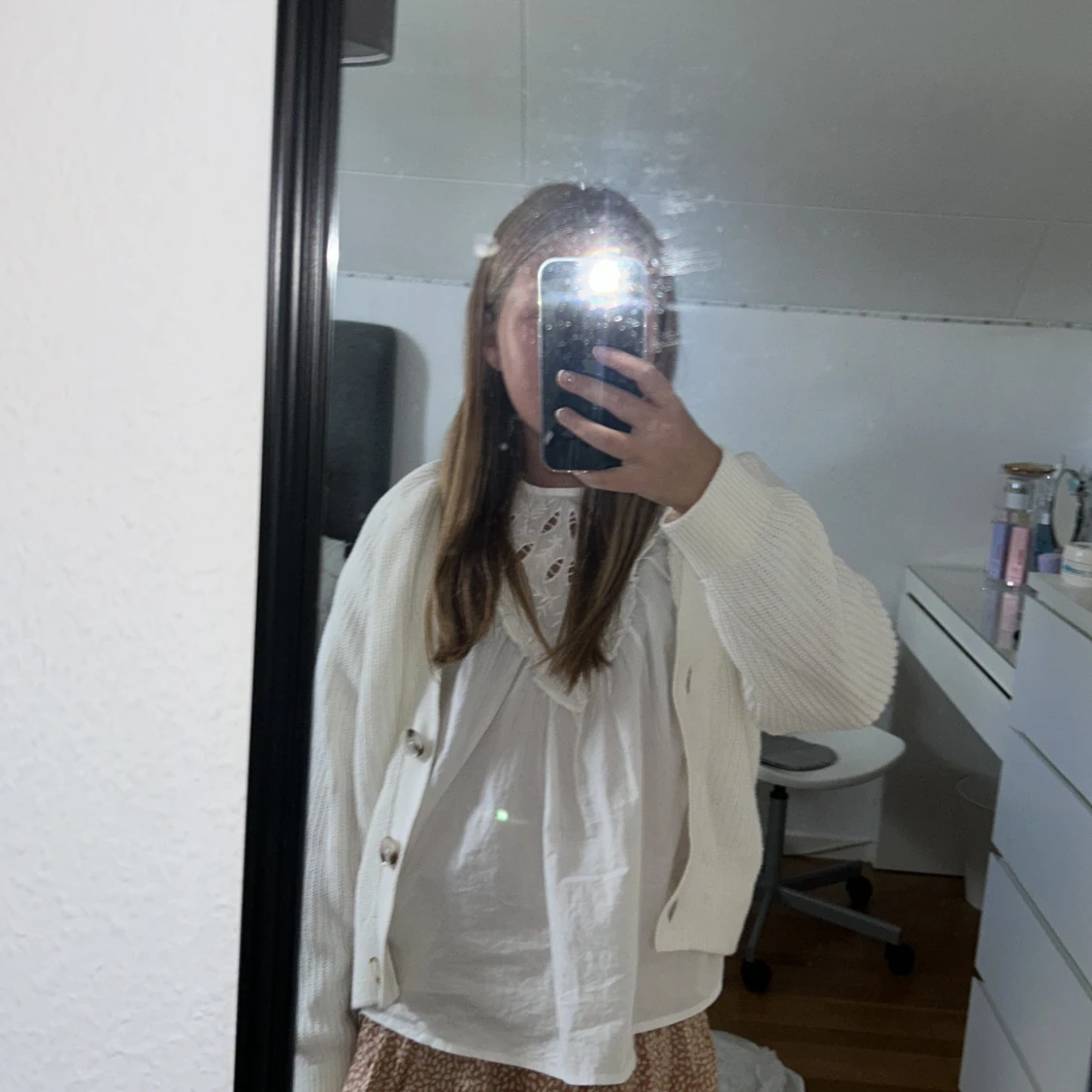 Jättefin vit kofta från Lindex!🤍 Aldrig använd. Ganska stor i storleken! 