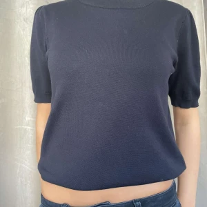 Fin stickad t-shirt - Så fin stickad t-shirt från Saint tropez!