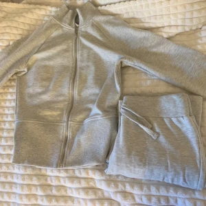 Set Nelly  - Cozy chill sweat set i grå från Nelly. Knappt använd därav säljs. 