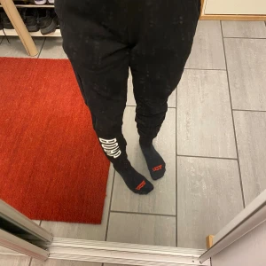 Björn Borg byxor - Björn Borg sweatpants vitt tryck på benet.