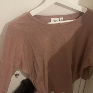 trekvarts ärmad tröja - jätte fin tröja från sant tropez som är i nyskick och knappt kommit till användning då jag inte gillar hur den sitter på mig❤️ nypris 350kr💕