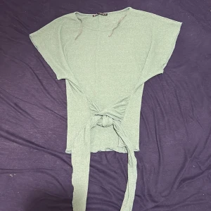 Zara topp - Jättebra skick, köpt och aldrig använd 