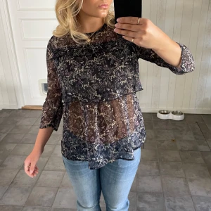 Blus - Lila blus i bra skick. Storlek 34💞