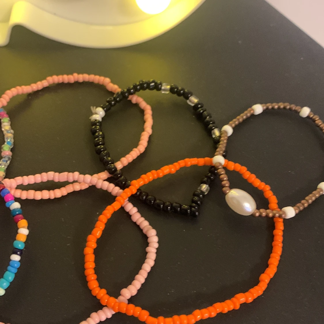 Färgglada pärlarmband - 90